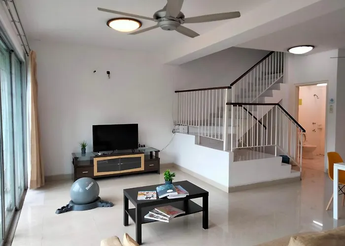 Cyberia Crescent - 3 Bedroom 8 Pax