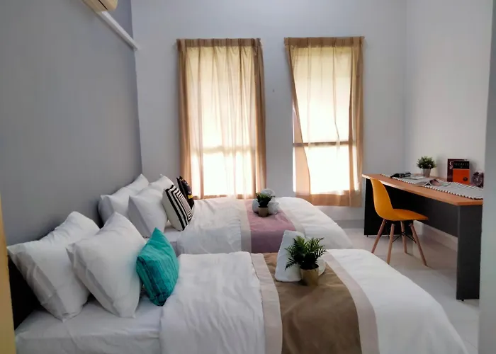 Cyberia Crescent - 3 Bedroom 8 Pax
