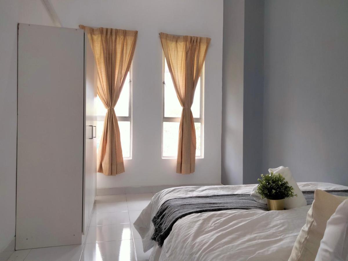 Cyberia Crescent - 3 Bedroom 8 Pax