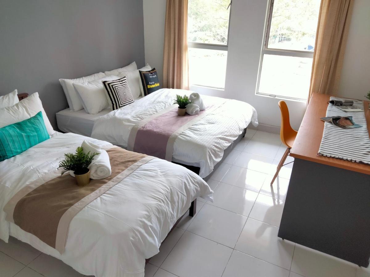 Cyberia Crescent - 3 Bedroom 8 Pax Apartment *